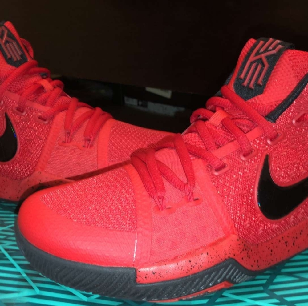 KYRIE 3 SIZE 8. In Men